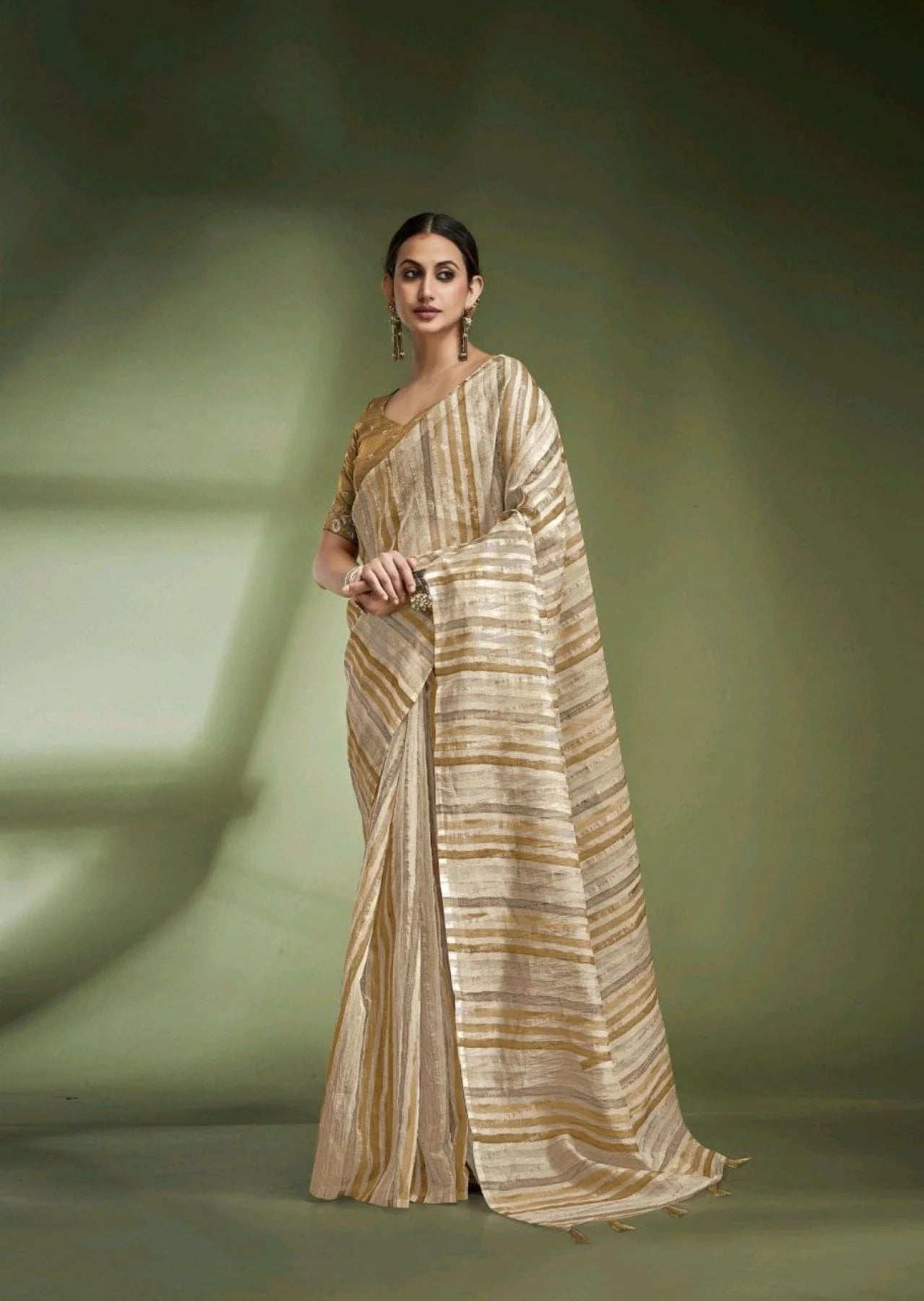 Tissue Based Crushed Wedding Saree with Contrast Hand Work Designer Blouse
