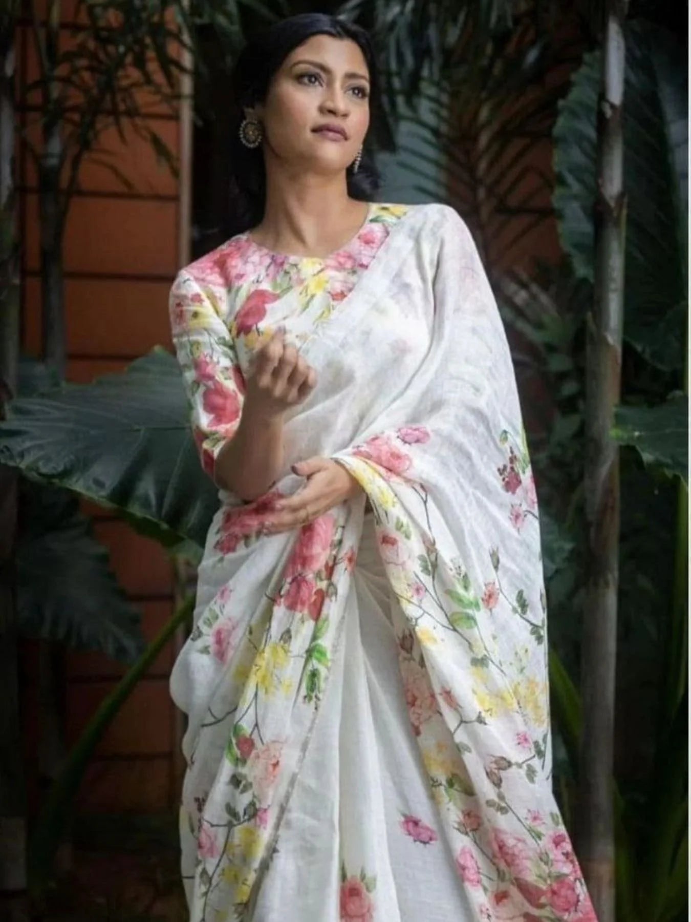 Bollywood Konkona Sen Desinger White Linen Print Saree Offer