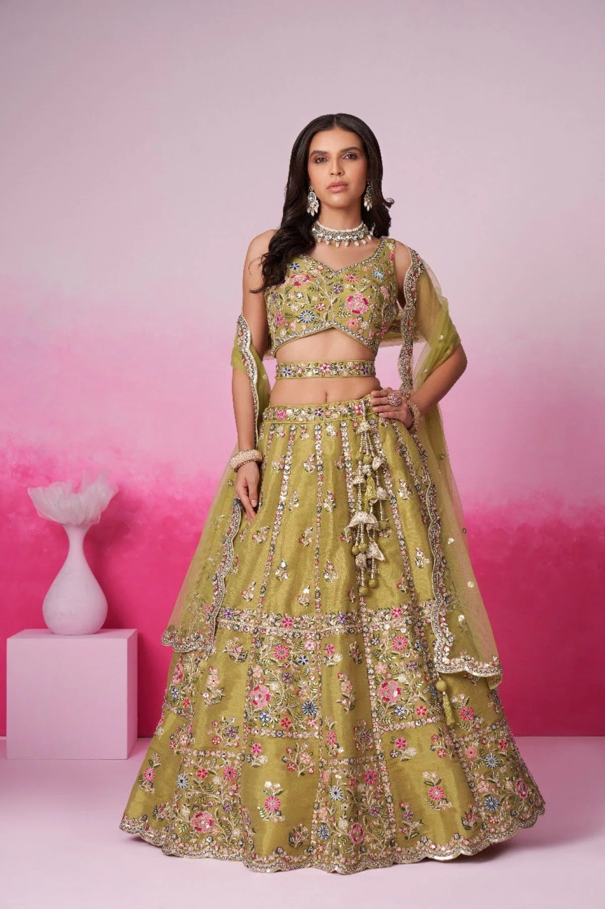 Luxurious Banarasi Bridal Lehenga for Festive Wedding Wear Designer Lehenga manufacturer Supplier from Surat