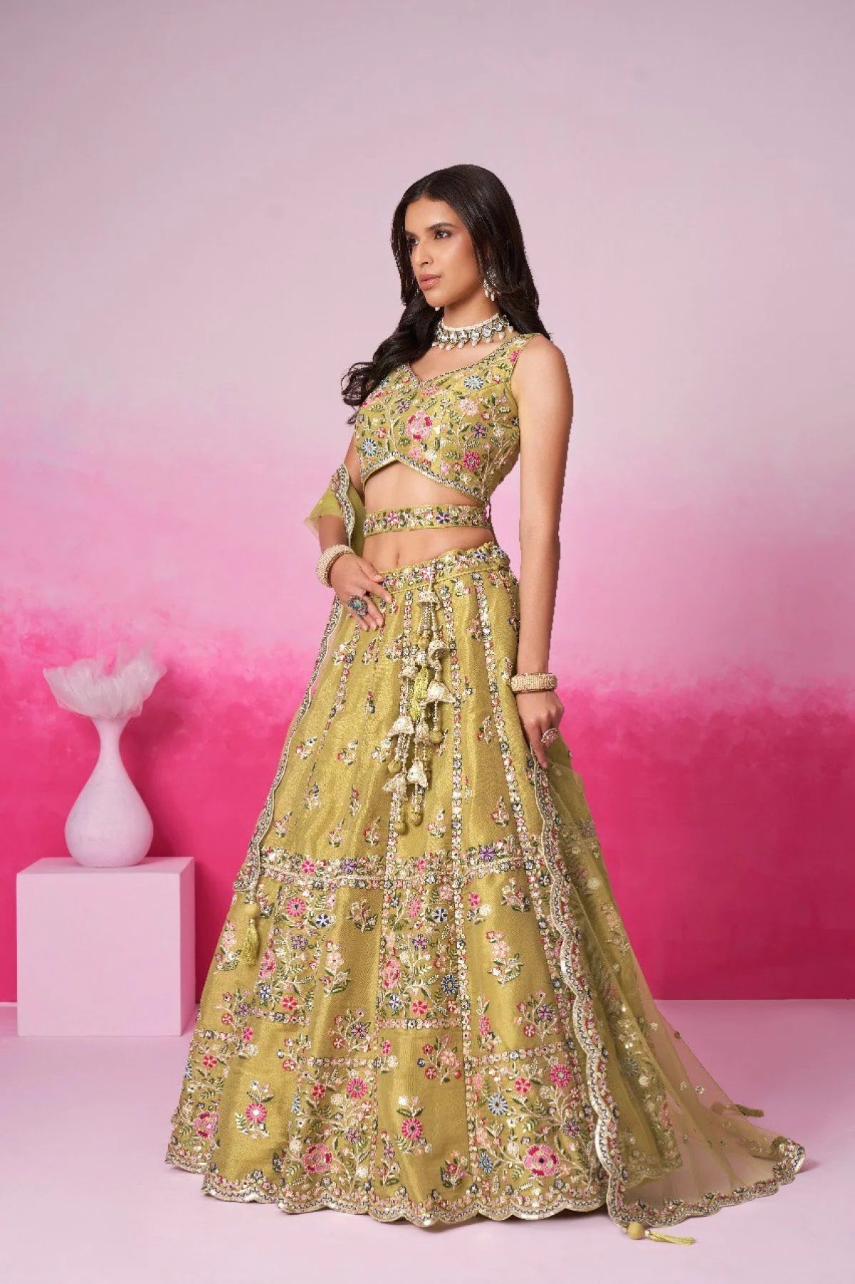 Luxurious Banarasi Bridal Lehenga for Festive Wedding Wear Designer Lehenga manufacturer Supplier from Surat