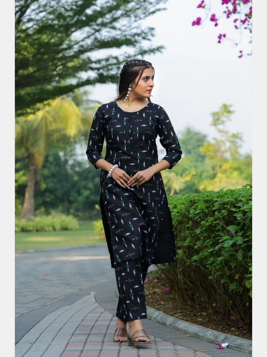 Women Cotton Blend Digital Print Kurta With Pant Set