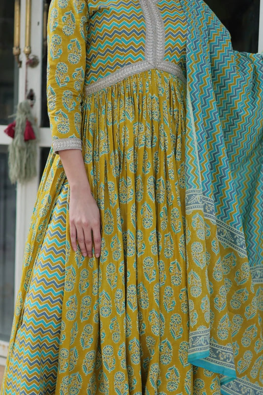 Fancy V-Neck Pure Cotton 3PC Suit Set Readymade Kurta, Pant & Dupatta Summer Wear for Women at Best Wholesale Price