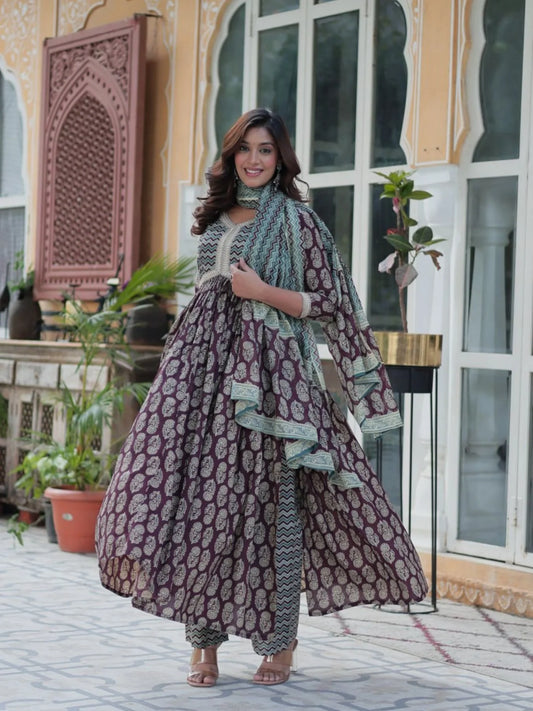 Elegant Side Cut Pure Cotton Kurti Set with Dupatta 3PC Fully Stitched Summer Wear Ready to Wear Collection for Bulk Available