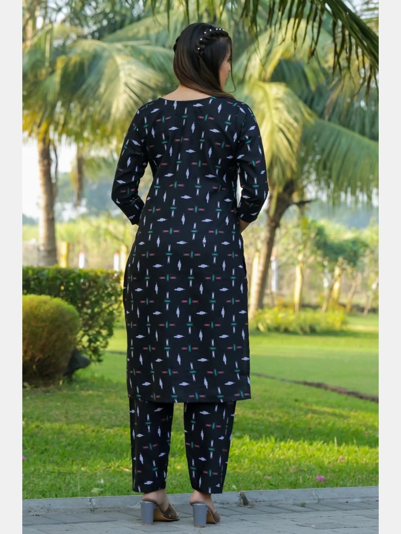 Women Cotton Blend Digital Print Kurta With Pant Set