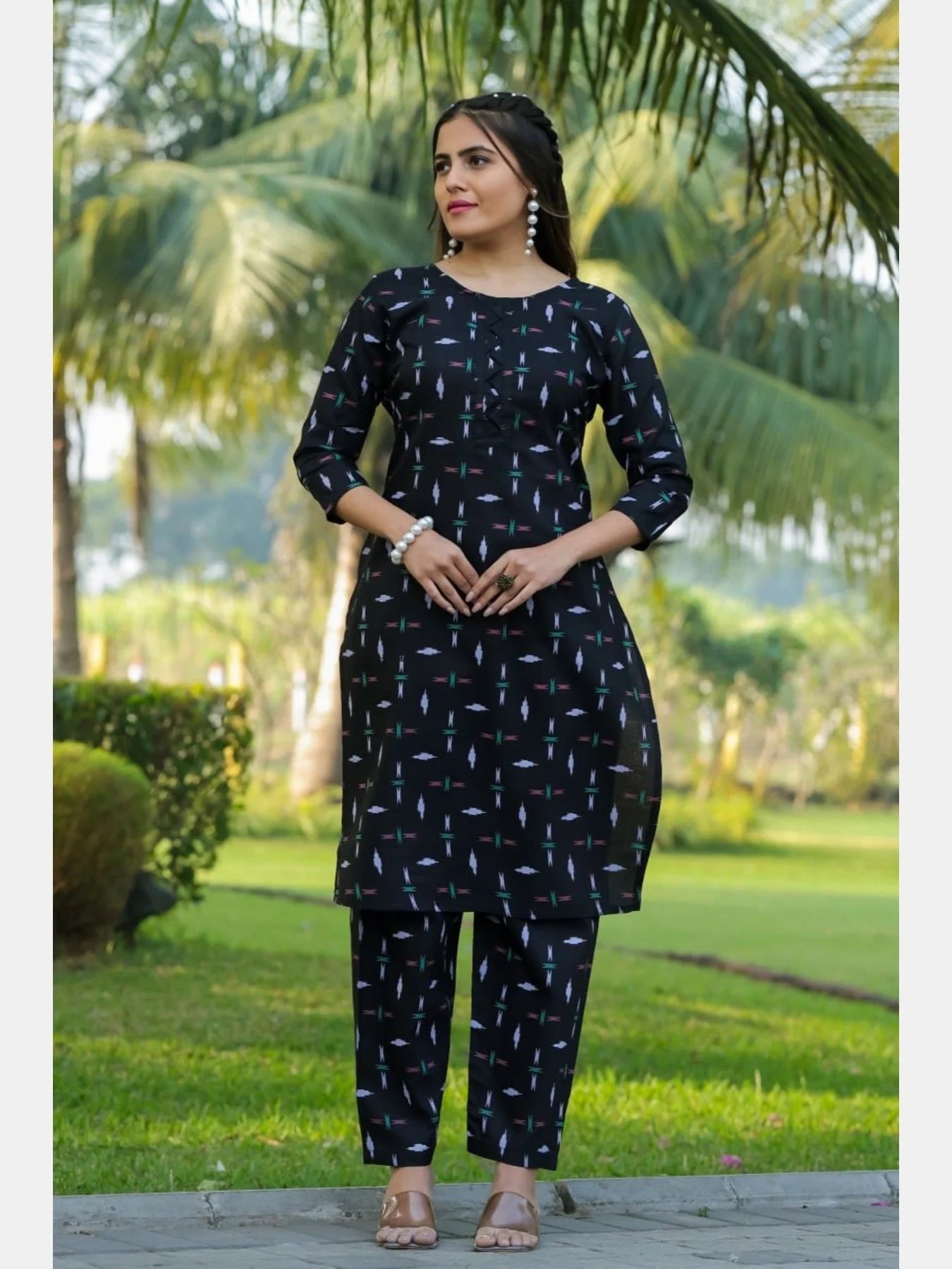 Women Cotton Blend Digital Print Kurta With Pant Set