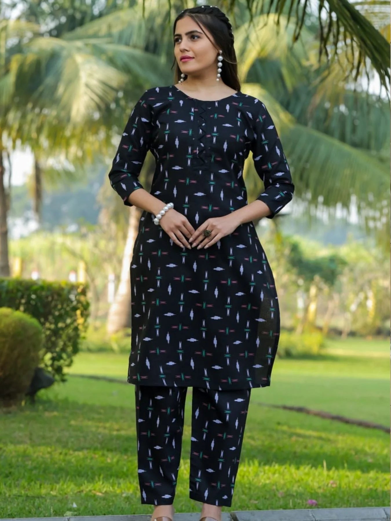 Women Cotton Blend Digital Print Kurta With Pant Set